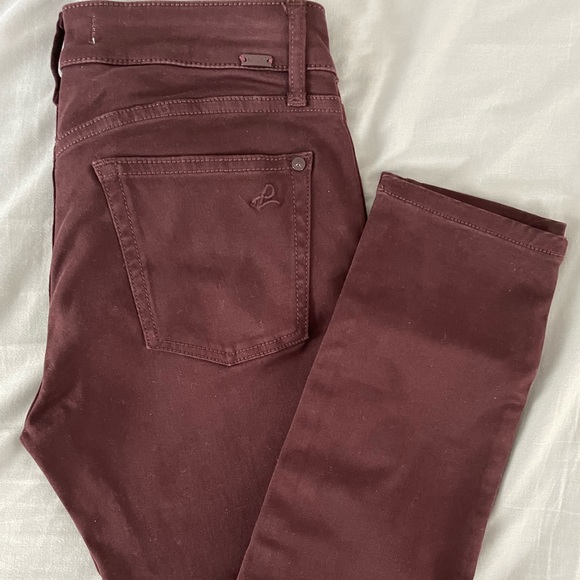 New With Tags DL1961 Ripped Burgundy Stretch Jeans, size 28 - Picture 1 of 6